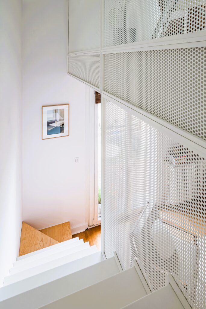 Escalier en tôles perforées