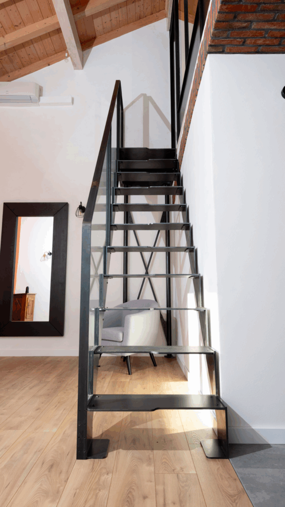 Escalier métallique à demi-pas japonais - Haute Savoie - métallerie