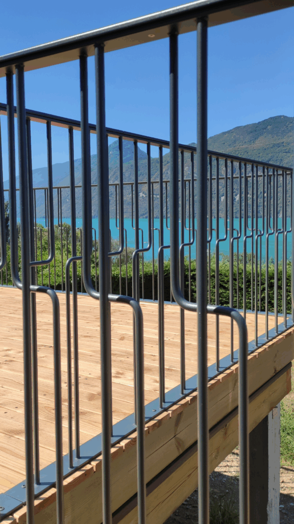 Garde-corps métallique au design contemporain - Savoie