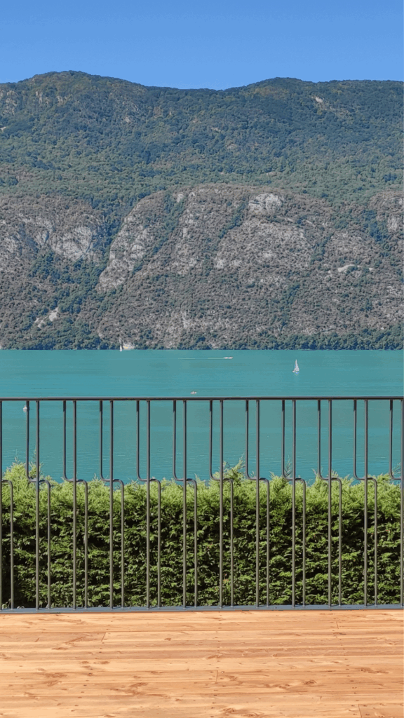 Garde-corps contemporain en métal - Savoie