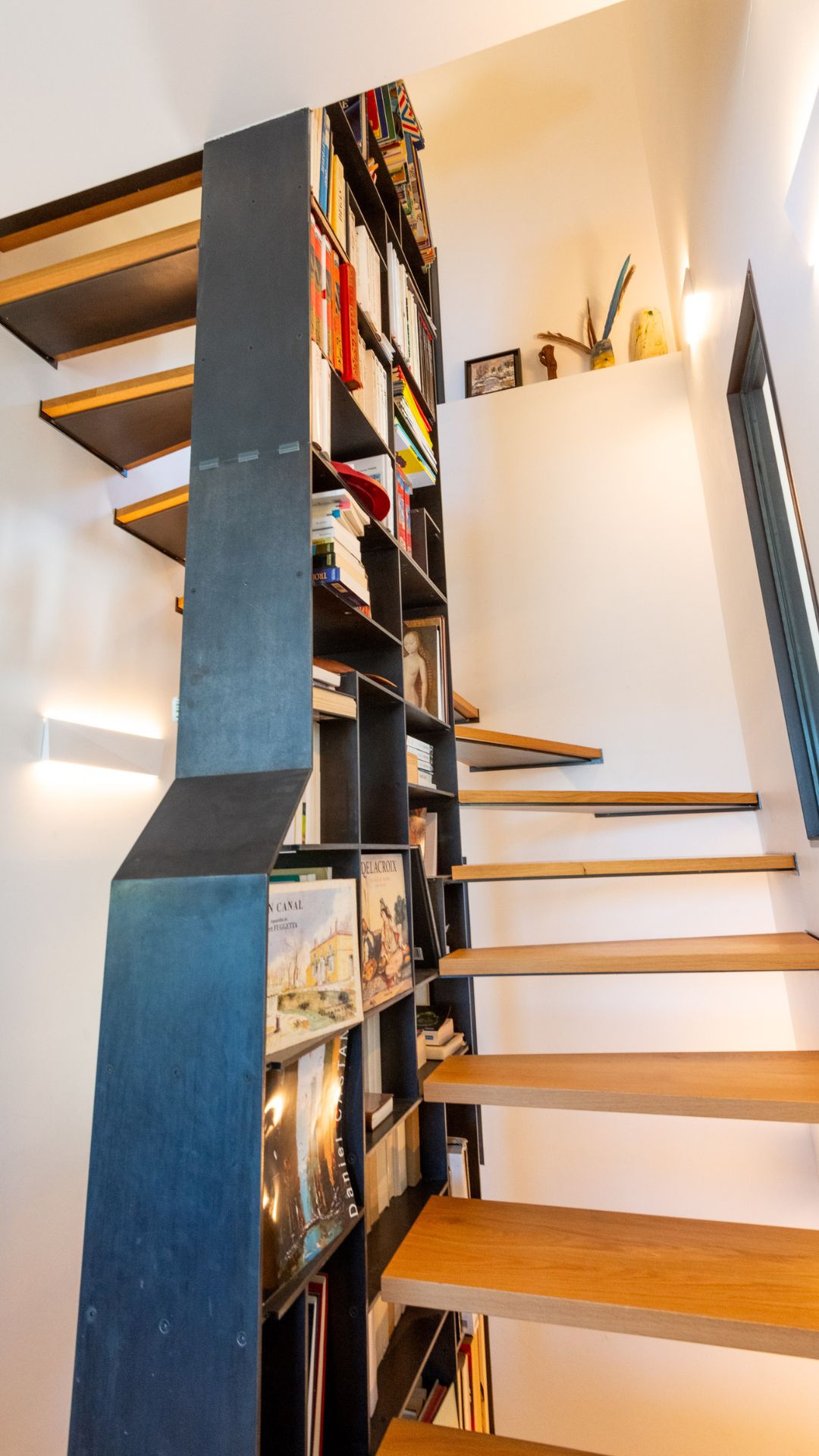 Escalier bibliothèque métallique