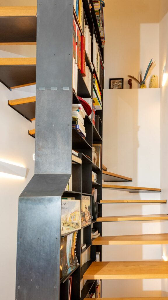Escalier sur deux niveau en acier