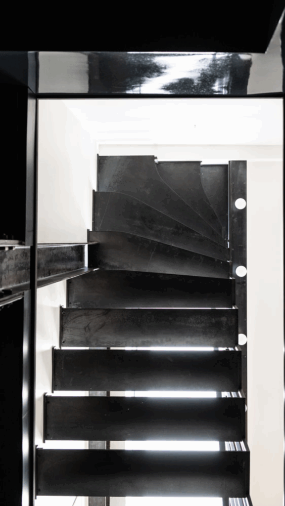 Escalier en acier patiné