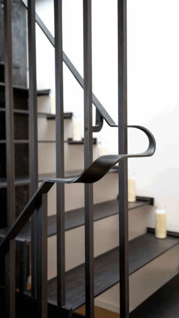 Escalier métal et main courante débillardée