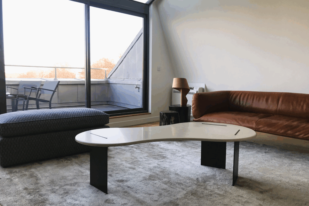 Piètement de table en acier texturé